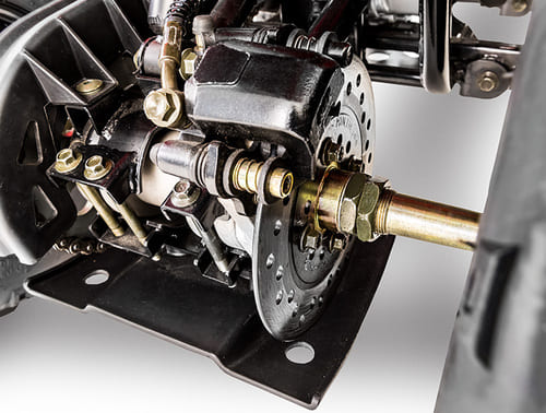 Rear Disc Brake The Commander 125 uses a disc brake system on the rear axle to provide consistent stopping power. The hydraulic brake has a lightweight pull effort and an appropriately sized lever that your young rider can operate easily and confidently.