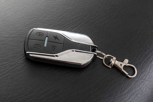 Wireless On/Off Remote Key FobThe Sport 110's front drum brakes deliver smooth stopping power. The brake drums fit compactly within the front wheels, enhancing the handling as well as slowing the vehicle down.
