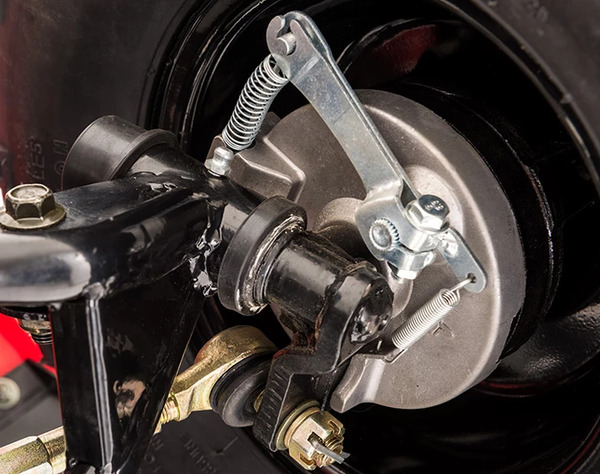 Front Drum Brakes The Blazer 9's front drum brakes deliver smooth stopping power. The brake drums fit compactly within the front wheels, enhancing the handling as well as slowing the vehicle down.