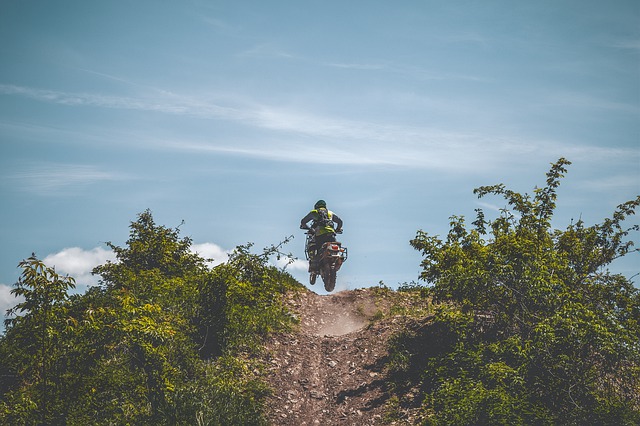 gas or electric dirt bikes. Which is better for you?