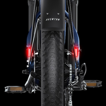 Integrated Lights w/ Turn Signal Functionality
The all new turn signal functionality lets you signal to those behind you which direction you’re going, while the integrated front headlight and rear brake light keep you visible on and off the road.